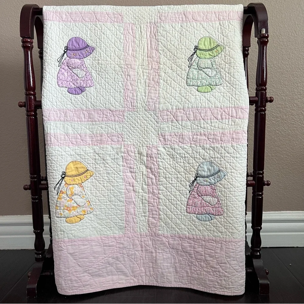 Vintage Sunbonnet Sue Baby Quilt Hand-Quilted – 39” x 51”